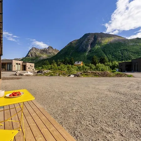 9 - Amazing In Lyngvaer * Storoya